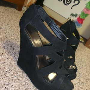 Black Chunk Heels size 9